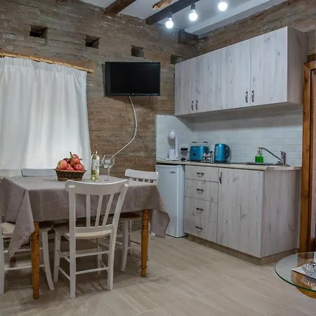To Konatzi Tis Maroulas Apartment *